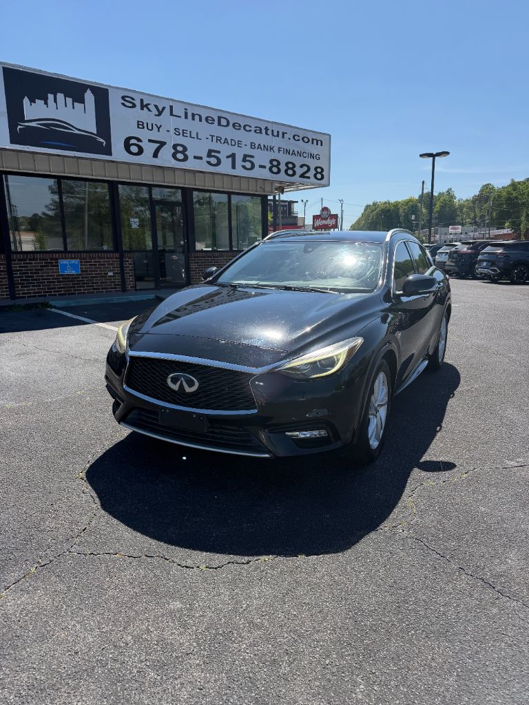 2018 INFINITI QX30 Essential's photo